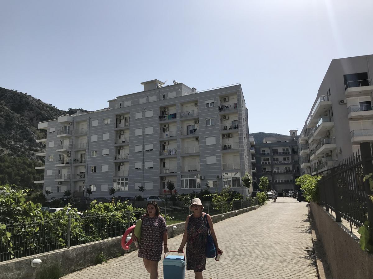 Viktoria'S Apartments Shëngjin Exterior foto